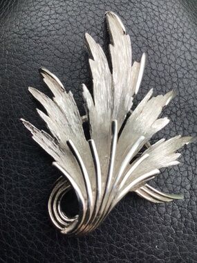 Classic Vintage 50's CROWN TRIFARI Brushed Textured Spray Brooch